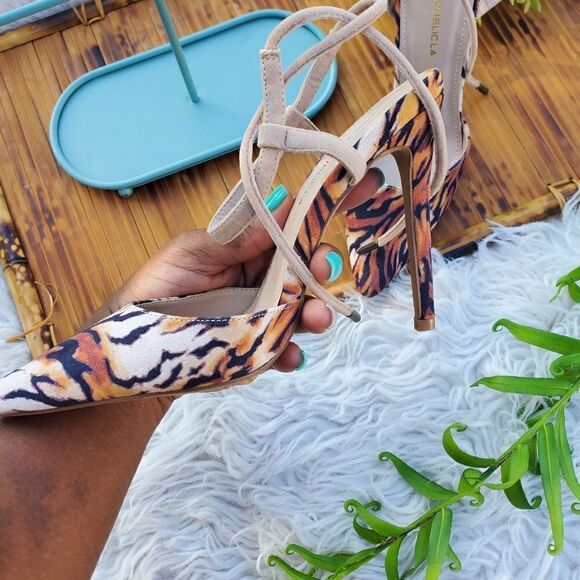 New Shoe Repulic LA Tiger Print Stiletto Heels - Picture 3 of 12